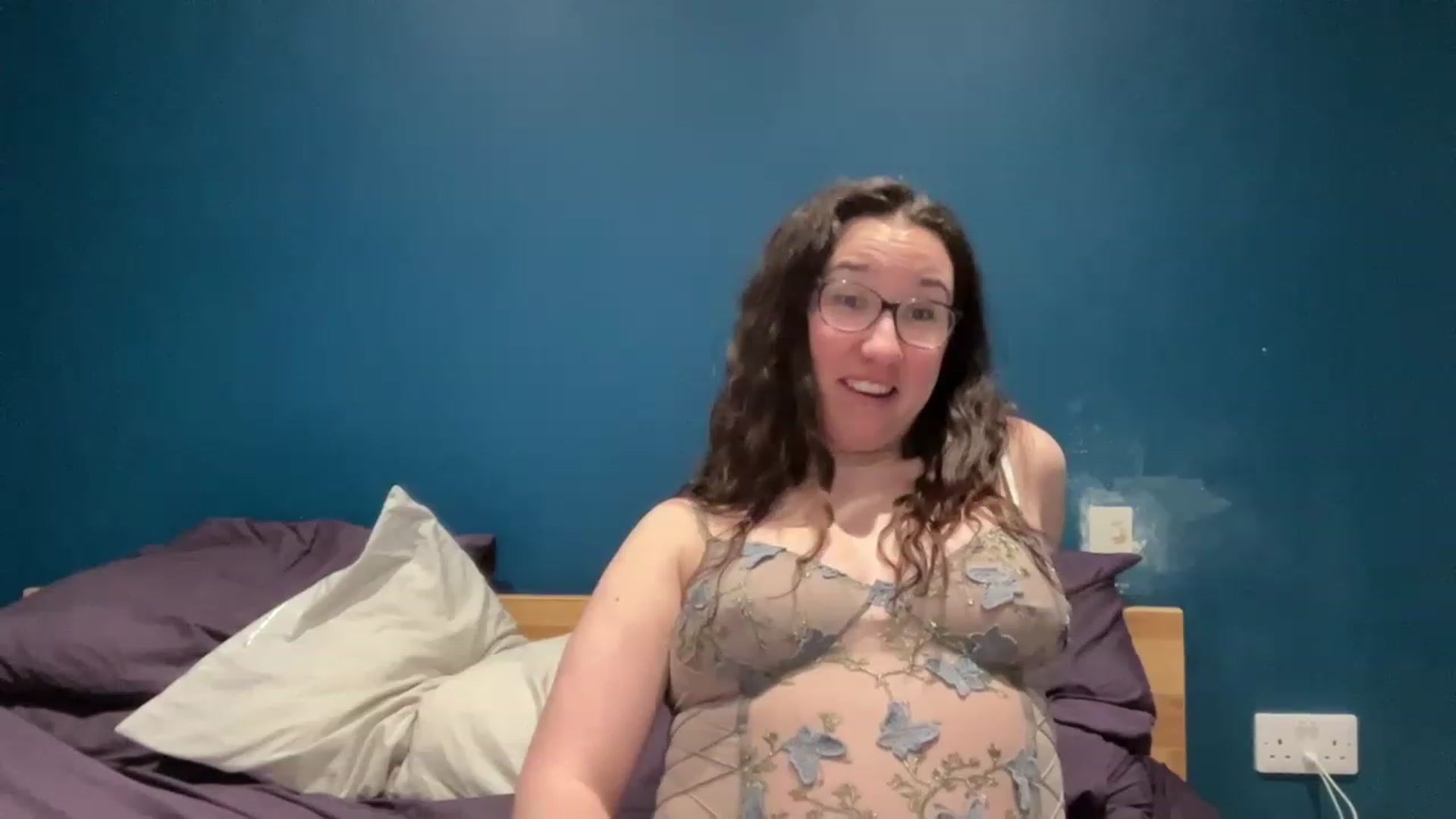 Gallery image thumbnail from MissChar95's myfreecams stream on, 04/02/2023, 18:00 image 7 of 20