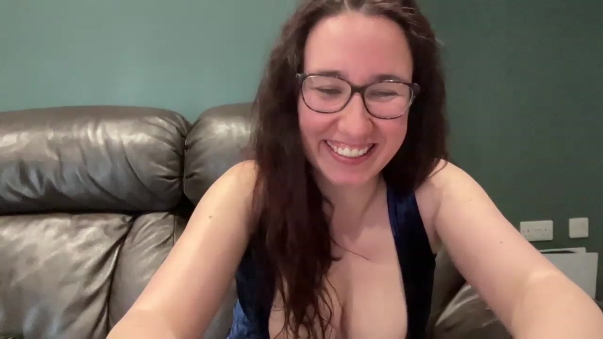 Gallery image thumbnail from MissChar95's myfreecams stream on, 05/04/2023, 12:32 image 7 of 20