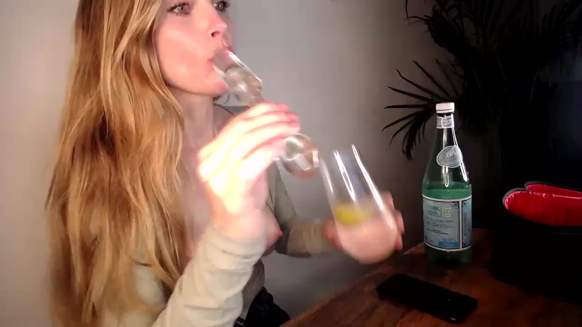 Gallery image thumbnail from MissChloe2u's myfreecams stream on, 09/03/2023, 20:41 image 18 of 20