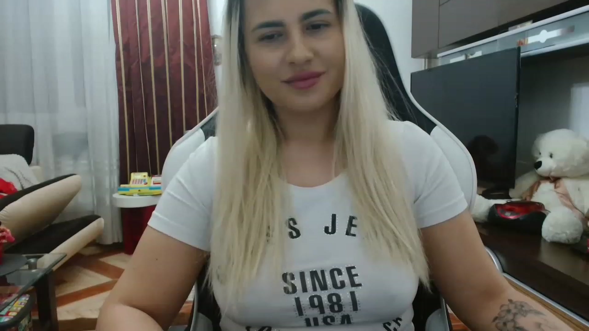 Gallery image thumbnail from MissDafina's myfreecams stream on, 01/07/2023, 18:11 image 7 of 20