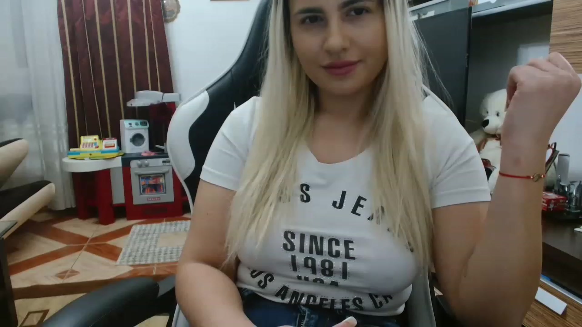 Gallery image thumbnail from MissDafina's myfreecams stream on, 01/07/2023, 18:11 image 9 of 20