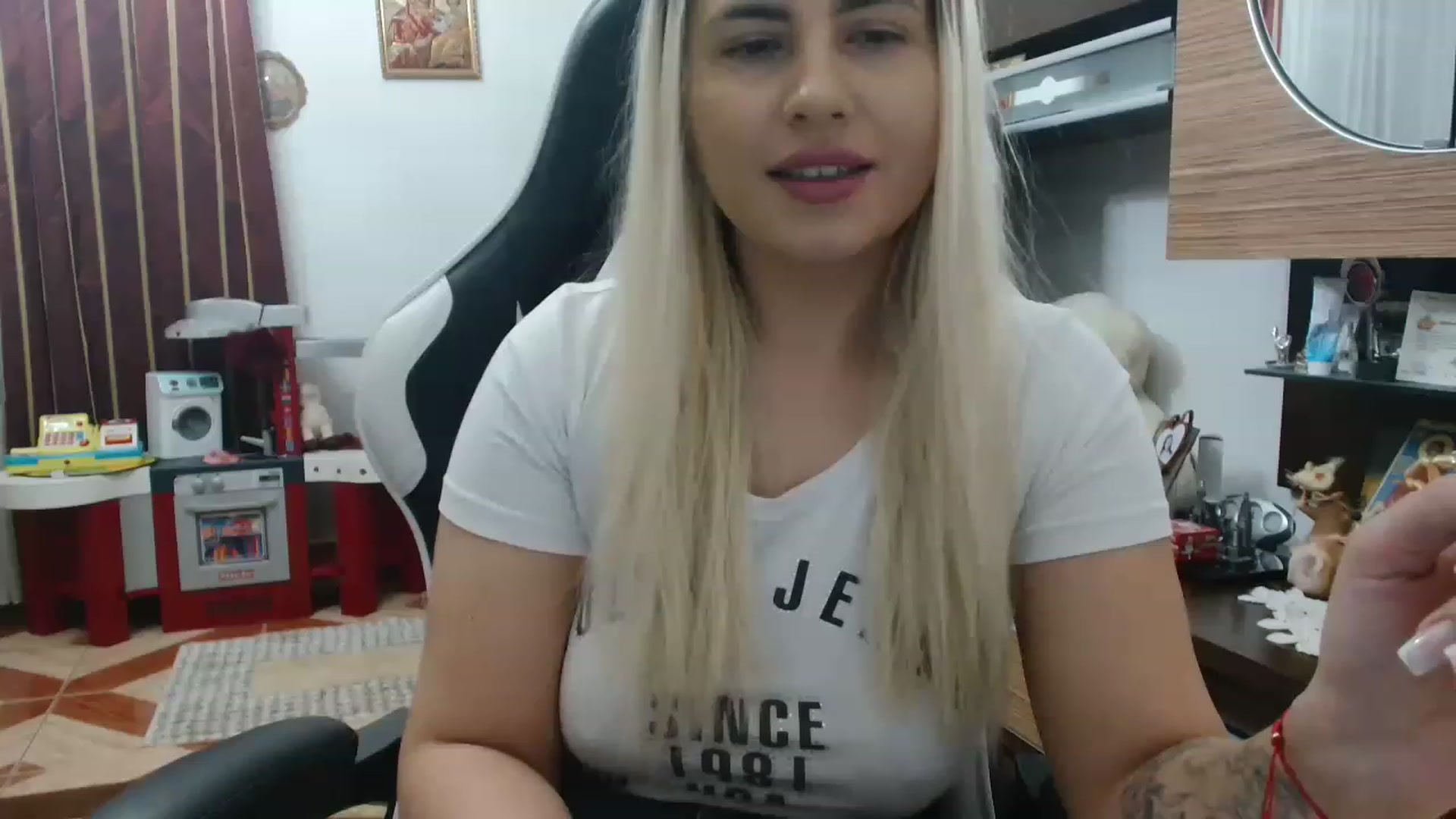 Gallery image thumbnail from MissDafina's myfreecams stream on, 01/07/2023, 18:11 image 14 of 20