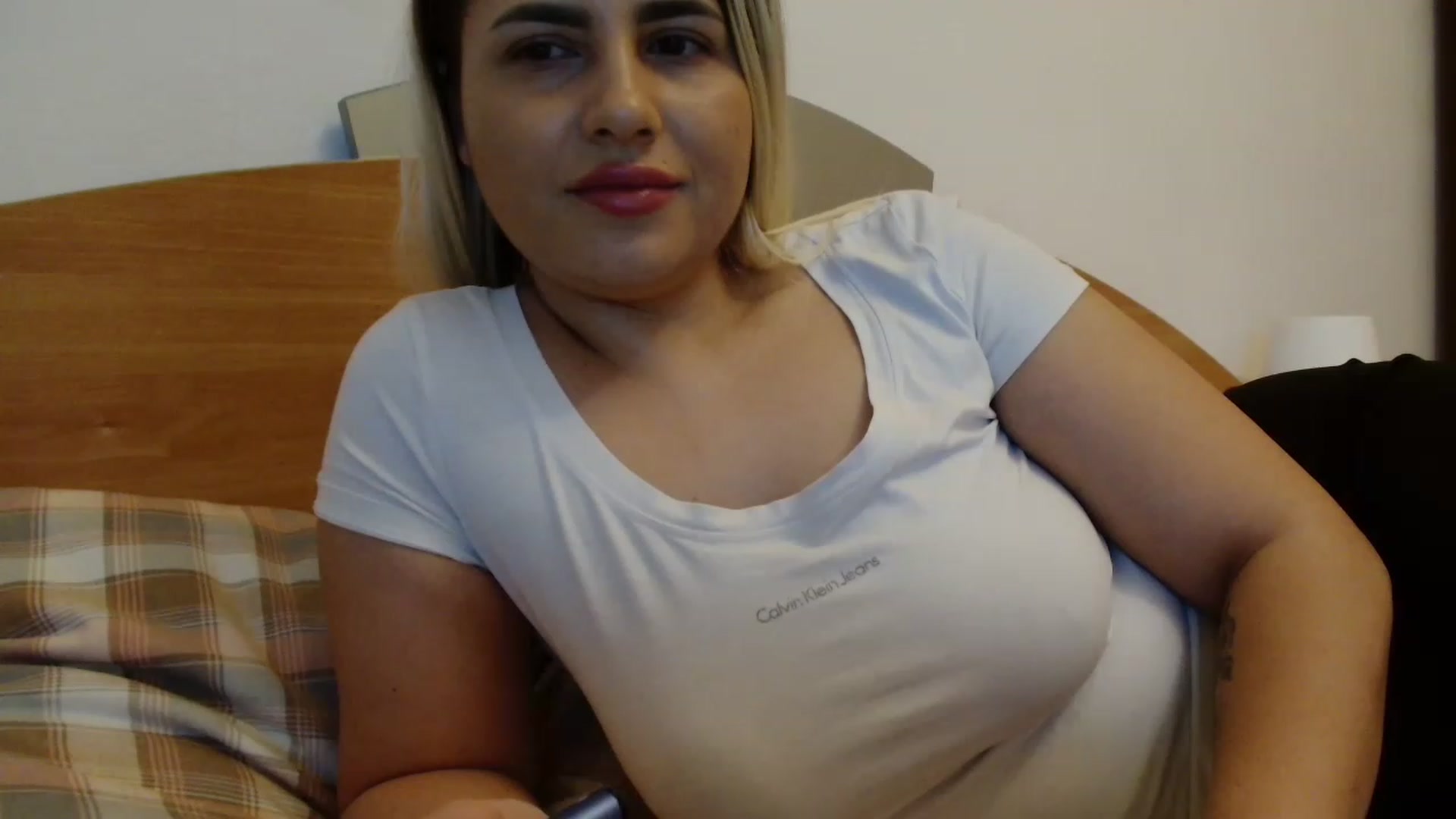 Gallery image thumbnail from MissDafina's myfreecams stream on, 02/08/2023, 24:38 image 17 of 20