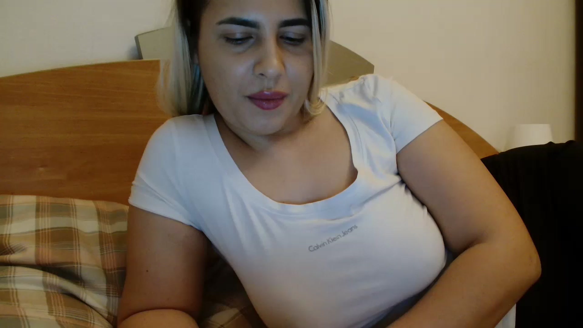Gallery image thumbnail from MissDafina's myfreecams stream on, 02/08/2023, 24:38 image 19 of 20
