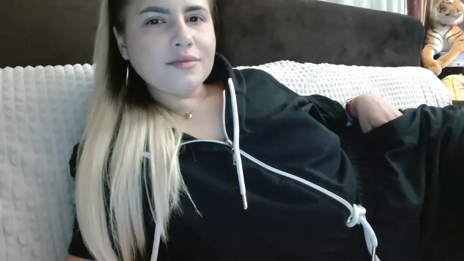 Gallery image thumbnail from MissDafina's myfreecams stream on, 03/18/2023, 16:57 image 2 of 20
