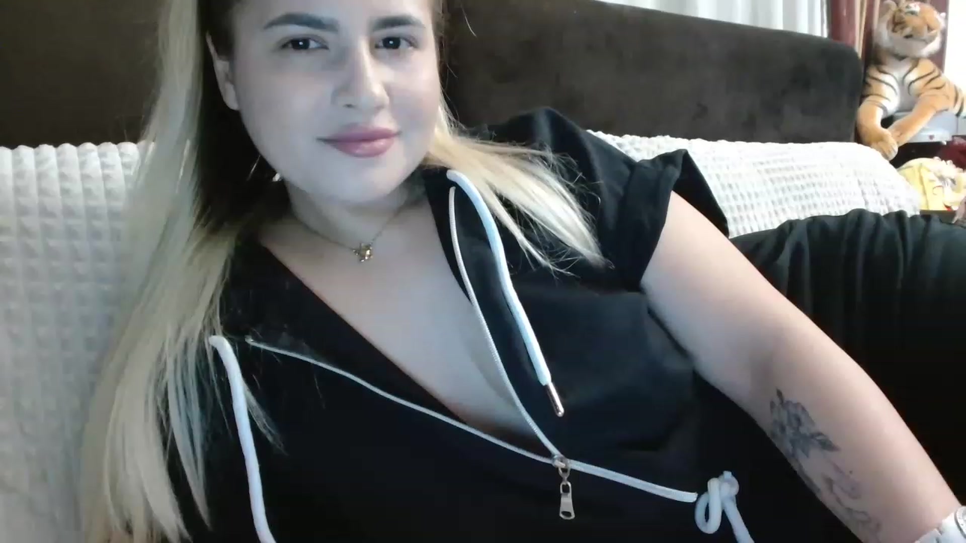Gallery image thumbnail from MissDafina's myfreecams stream on, 03/18/2023, 16:57 image 11 of 20