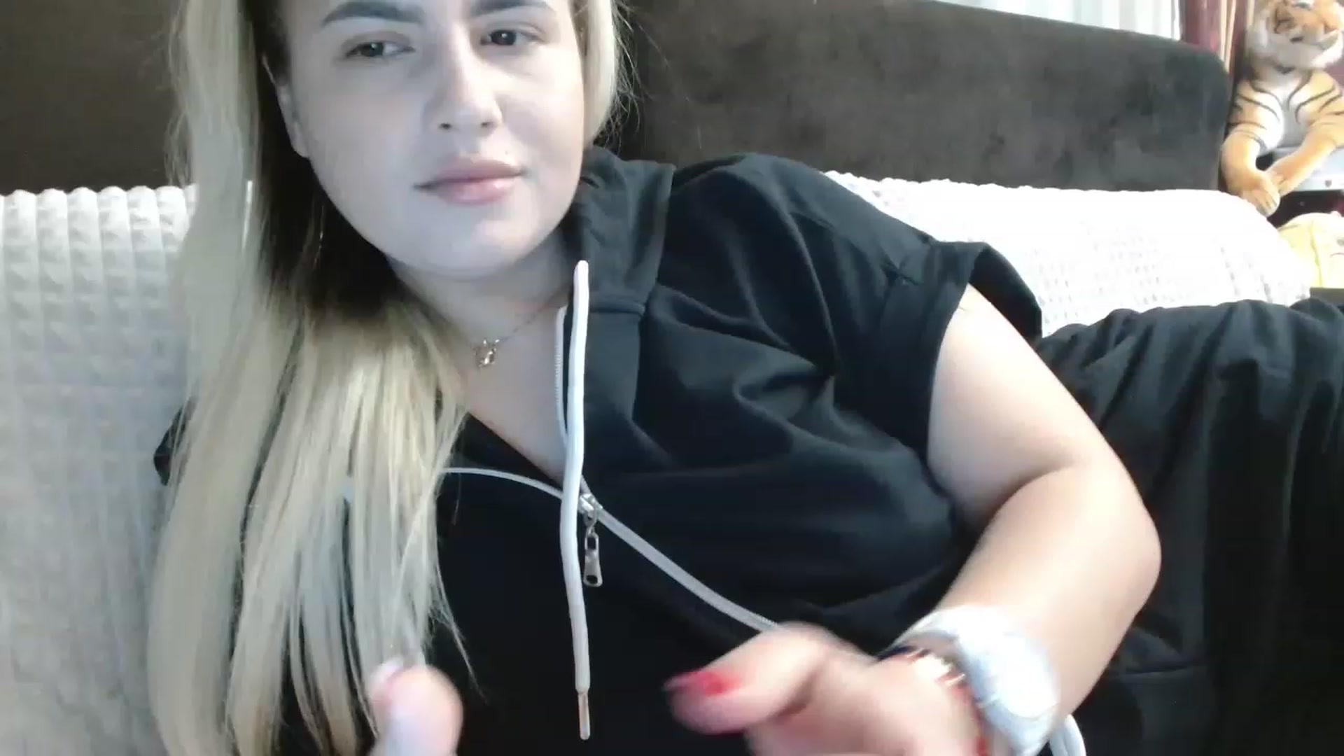 Gallery image thumbnail from MissDafina's myfreecams stream on, 03/18/2023, 16:57 image 3 of 20