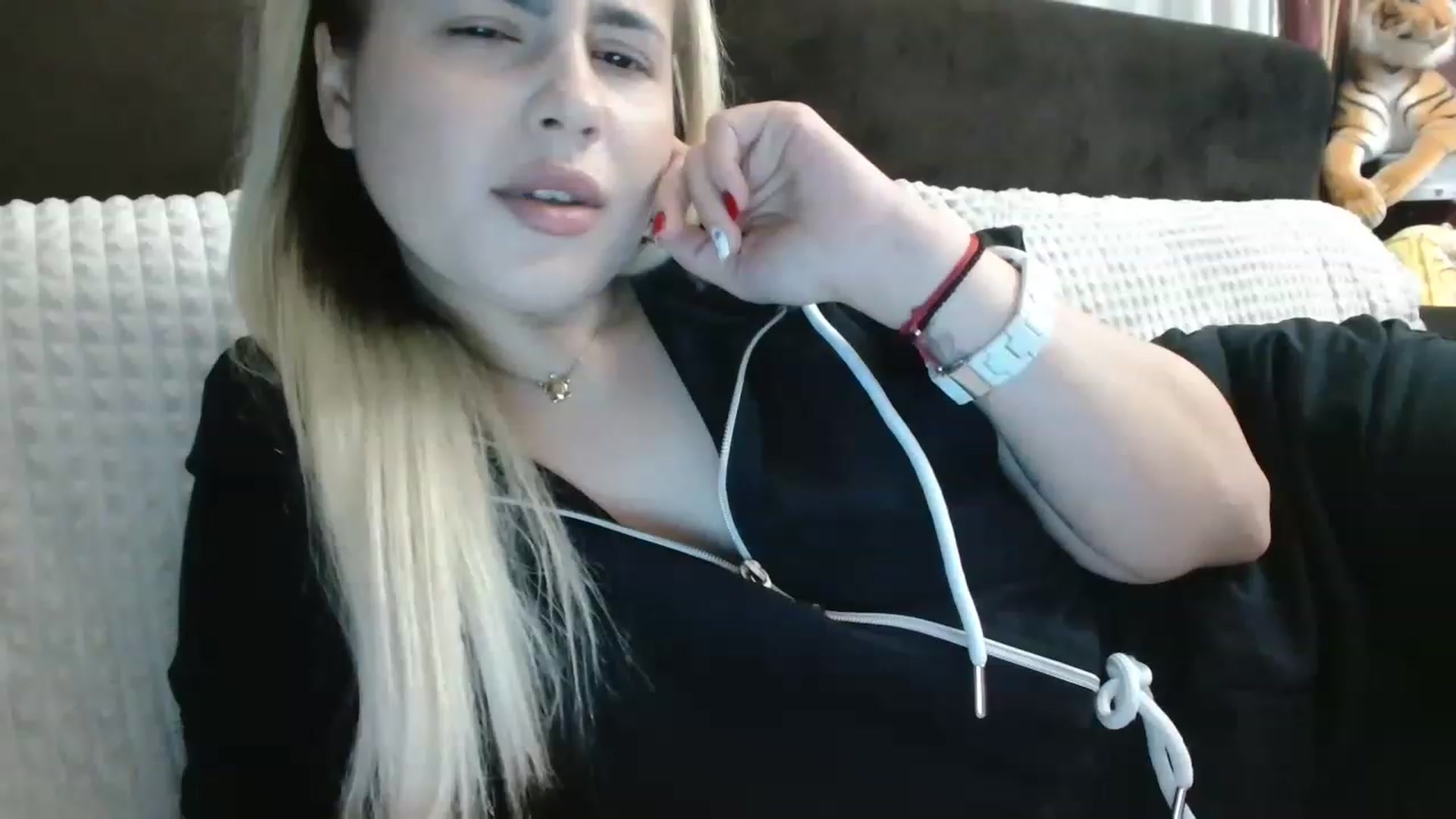 Gallery image thumbnail from MissDafina's myfreecams stream on, 03/18/2023, 16:57 image 6 of 20