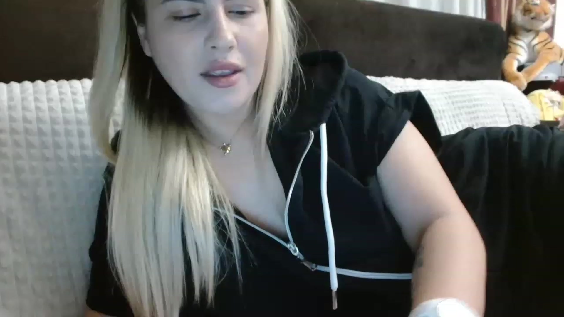 Gallery image thumbnail from MissDafina's myfreecams stream on, 03/18/2023, 16:57 image 9 of 20
