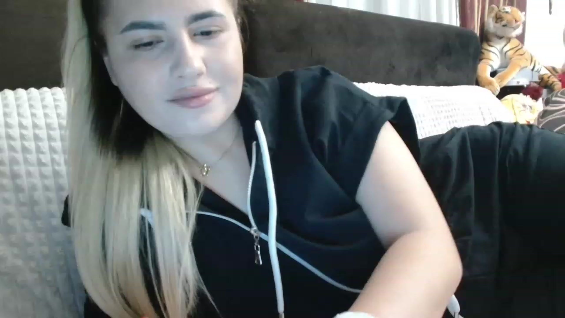 Gallery image thumbnail from MissDafina's myfreecams stream on, 03/18/2023, 16:57 image 1 of 20