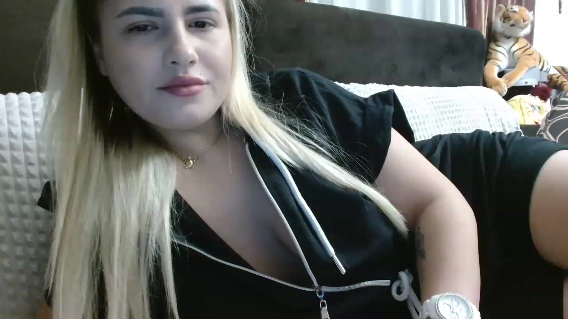 Gallery image thumbnail from MissDafina's myfreecams stream on, 03/18/2023, 16:57 image 17 of 20
