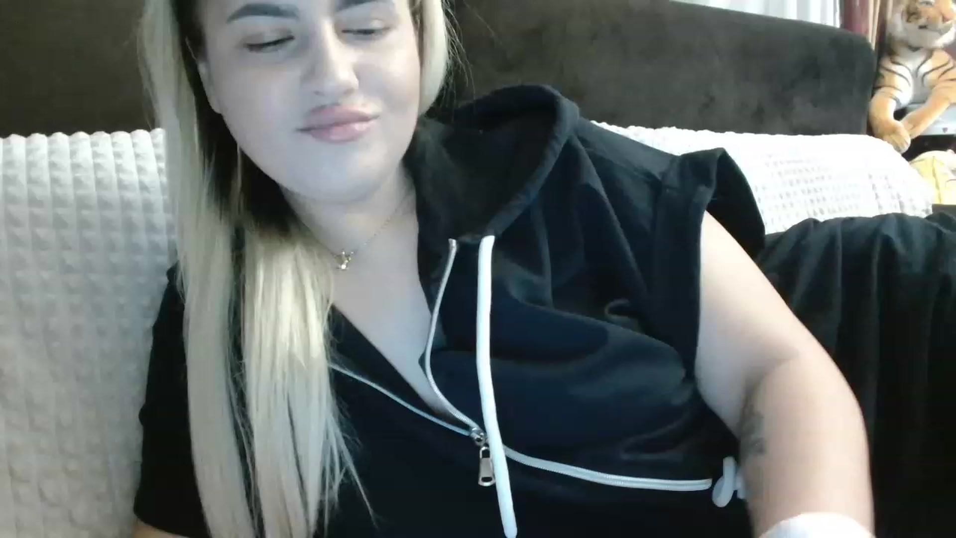 Gallery image thumbnail from MissDafina's myfreecams stream on, 03/18/2023, 16:57 image 4 of 20