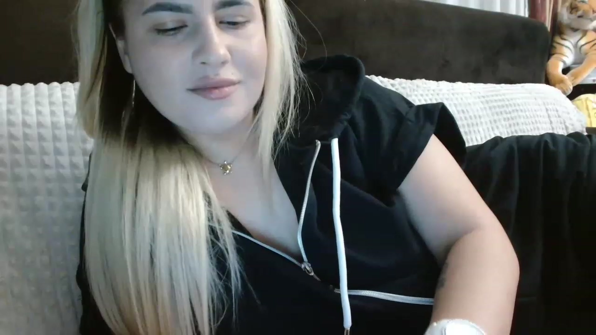 Gallery image thumbnail from MissDafina's myfreecams stream on, 03/18/2023, 16:57 image 8 of 20