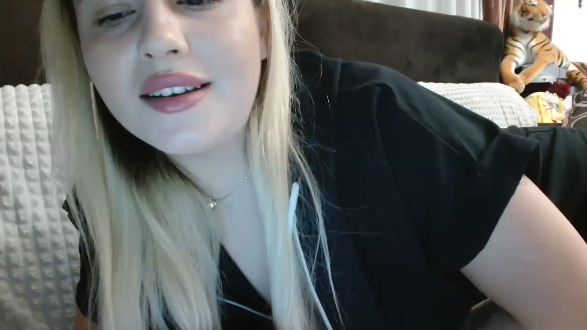 Gallery image thumbnail from MissDafina's myfreecams stream on, 03/18/2023, 16:57 image 19 of 20