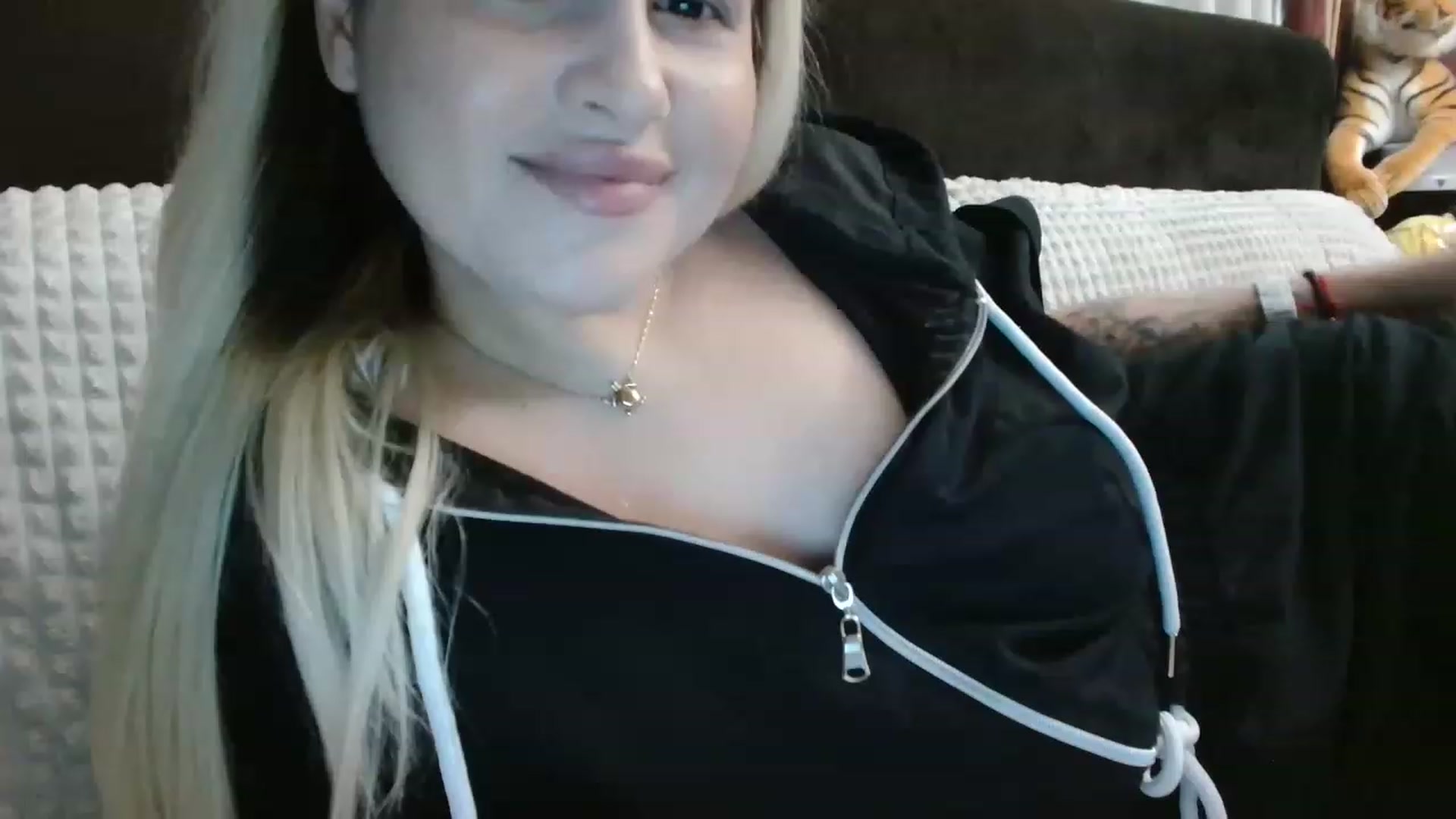 Gallery image thumbnail from MissDafina's myfreecams stream on, 03/18/2023, 16:57 image 5 of 20