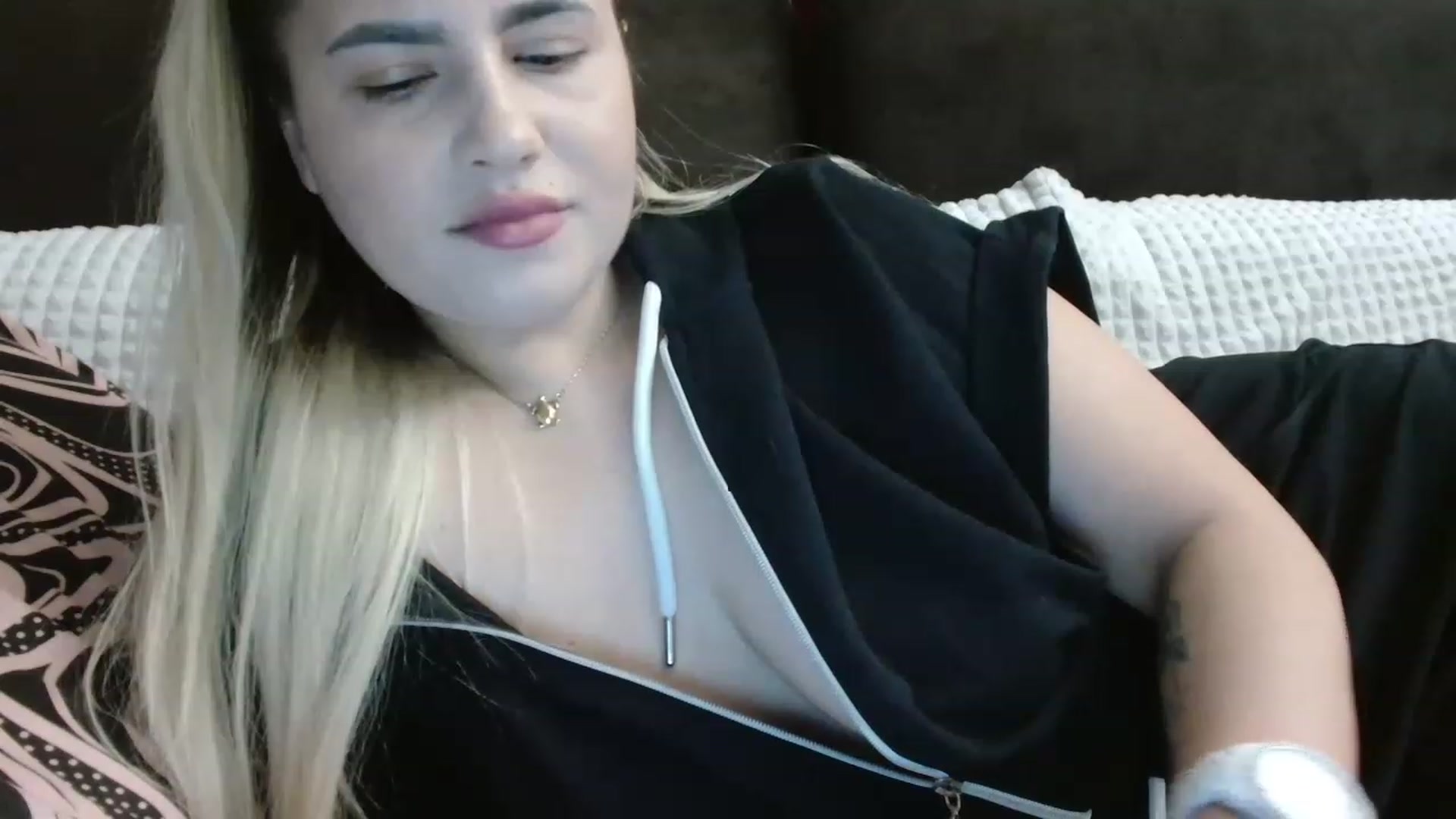 Gallery image thumbnail from MissDafina's myfreecams stream on, 03/18/2023, 18:14 image 16 of 20