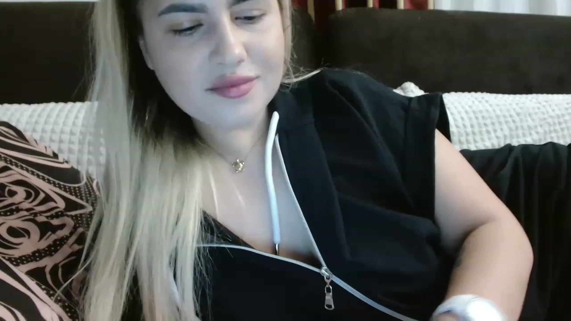 Gallery image thumbnail from MissDafina's myfreecams stream on, 03/18/2023, 18:14 image 18 of 20