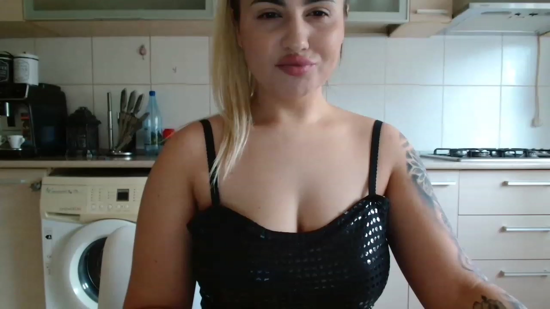 Gallery image thumbnail from MissDafina's myfreecams stream on, 04/18/2023, 14:33 image 4 of 20
