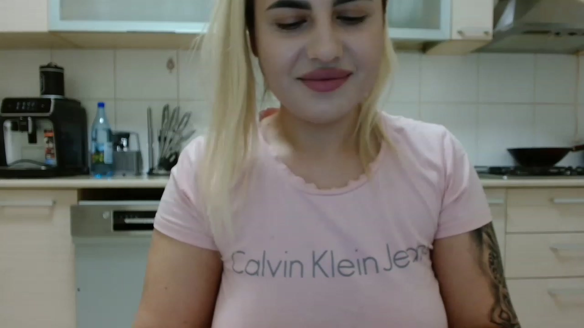 Gallery image thumbnail from MissDafina's myfreecams stream on, 04/20/2023, 24:02 image 9 of 20