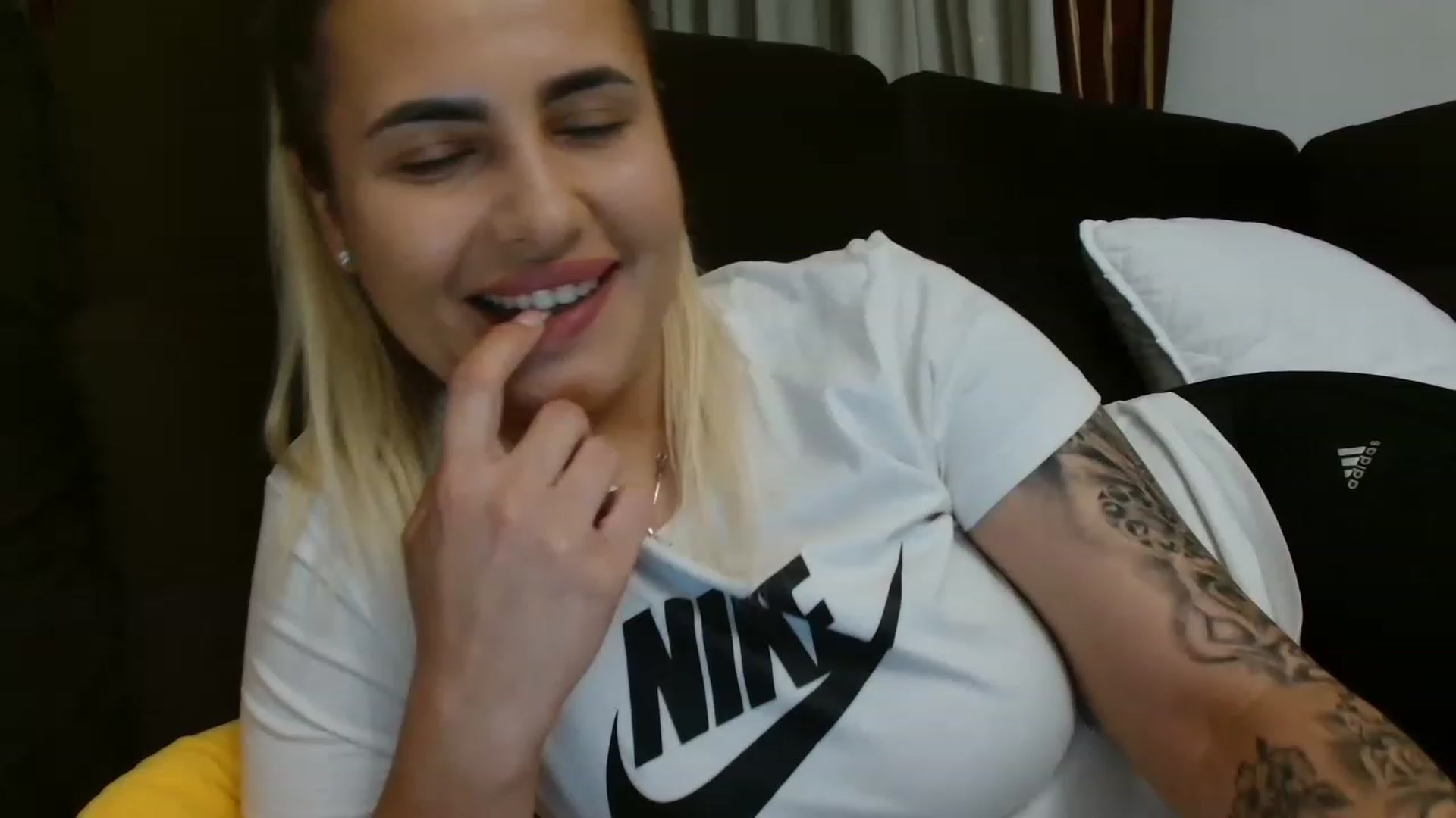 Gallery image thumbnail from MissDafina's myfreecams stream on, 05/23/2023, 19:22 image 6 of 20