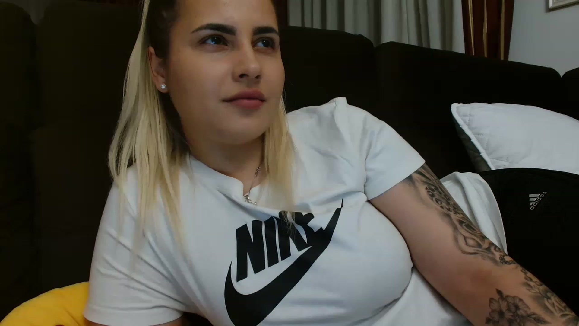Gallery image thumbnail from MissDafina's myfreecams stream on, 05/23/2023, 19:22 image 4 of 20