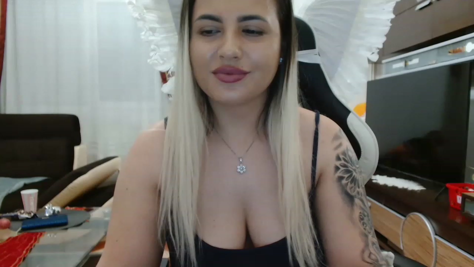 Gallery image thumbnail from MissDafina's myfreecams stream on, 05/25/2023, 15:14 image 12 of 20