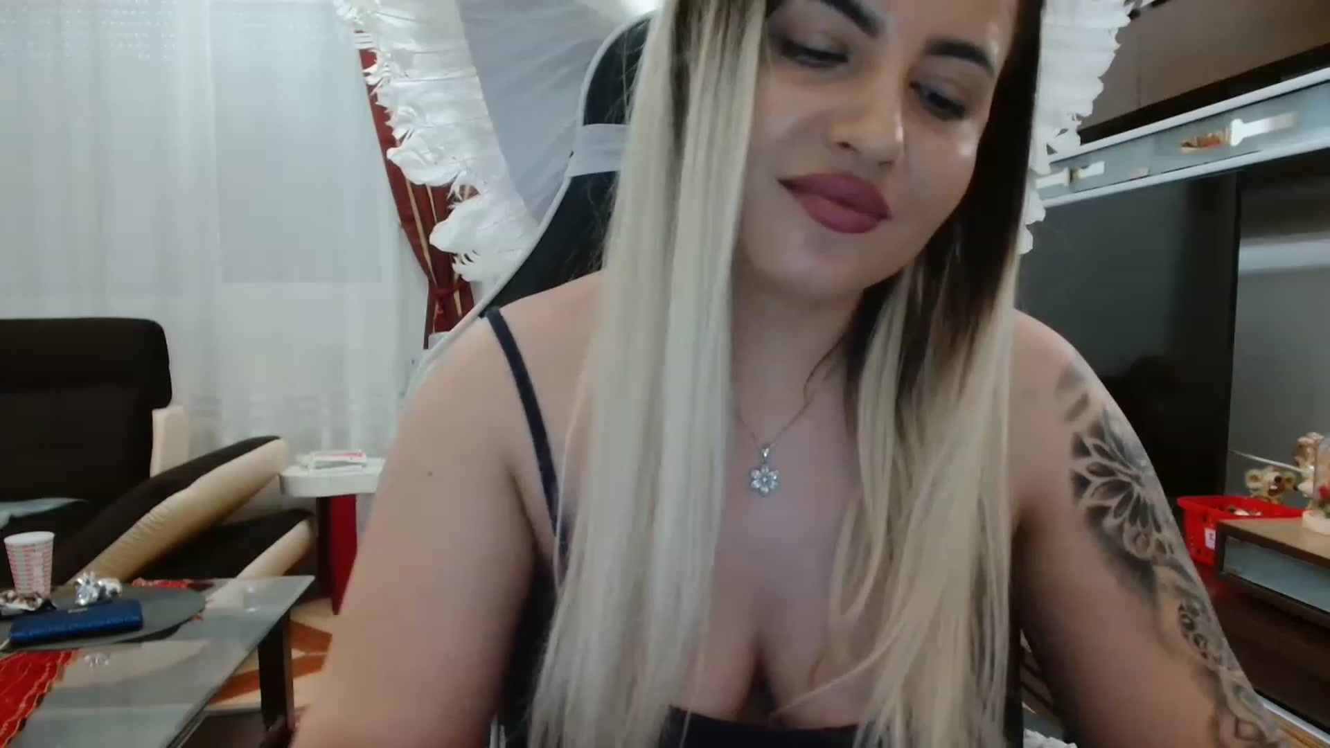 Gallery image thumbnail from MissDafina's myfreecams stream on, 05/25/2023, 15:14 image 15 of 20