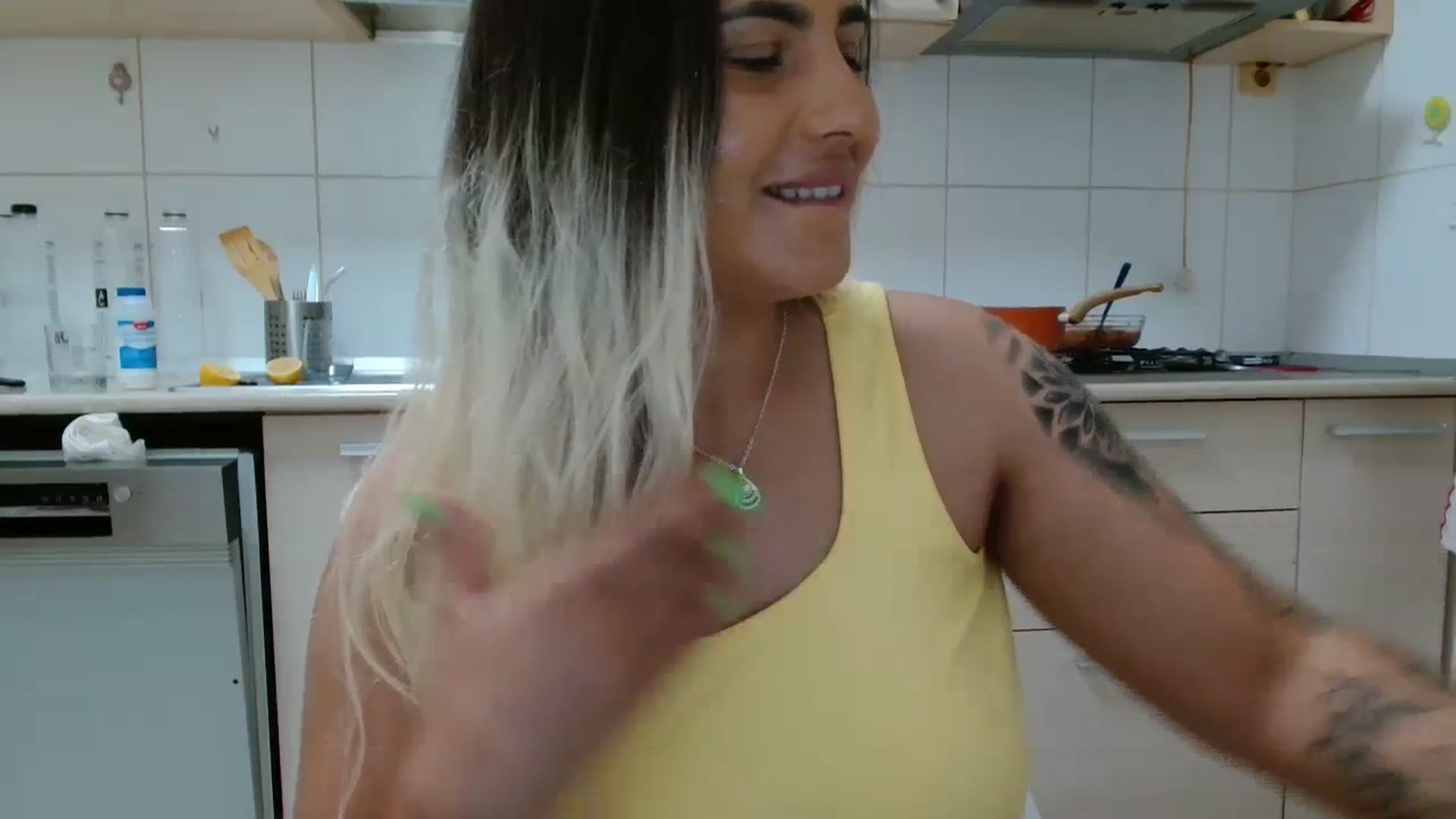 Gallery image thumbnail from MissDafina's myfreecams stream on, 08/26/2023, 23:57 image 17 of 20
