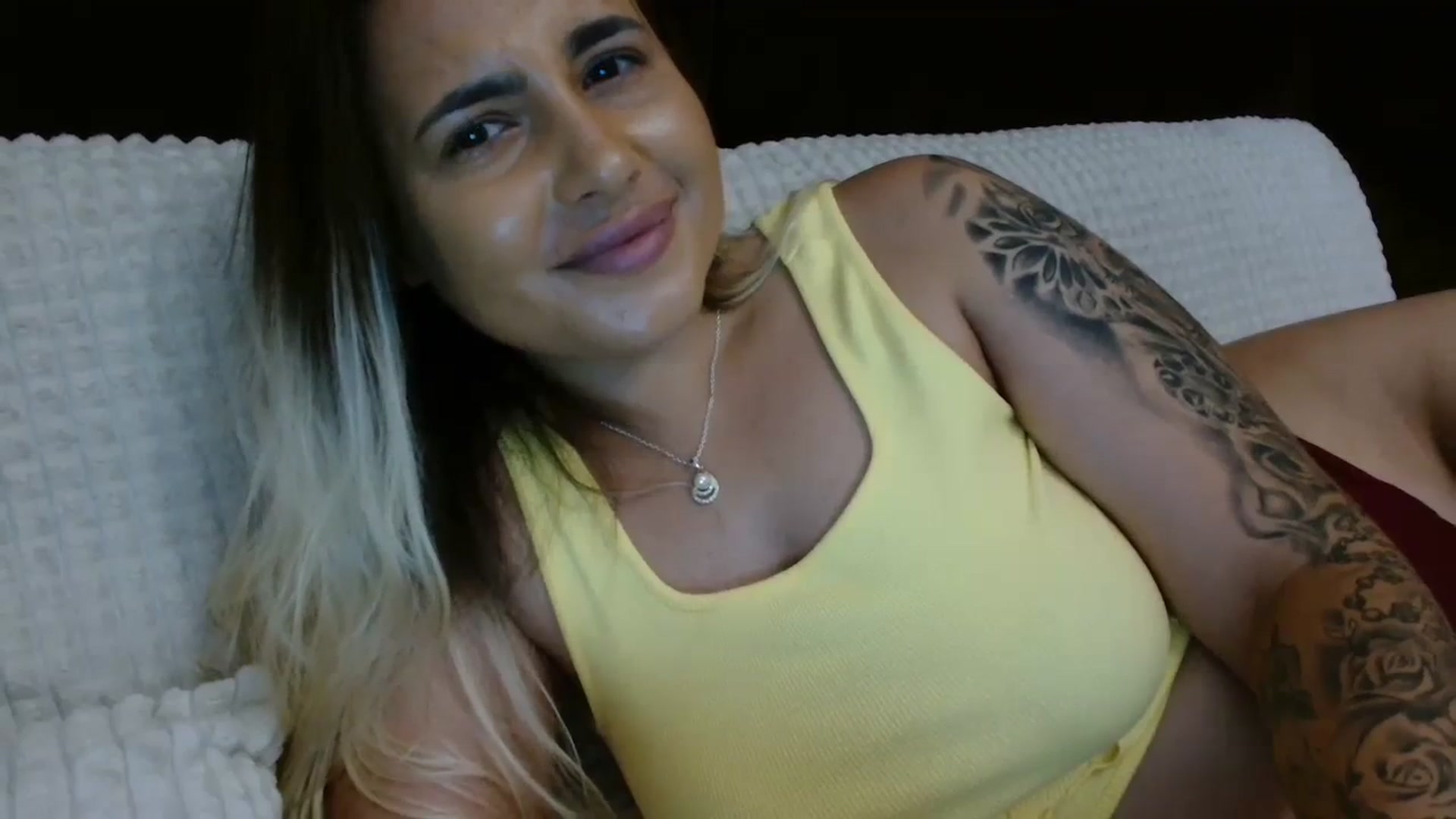 Gallery image thumbnail from MissDafina's myfreecams stream on, 08/26/2023, 23:57 image 12 of 20
