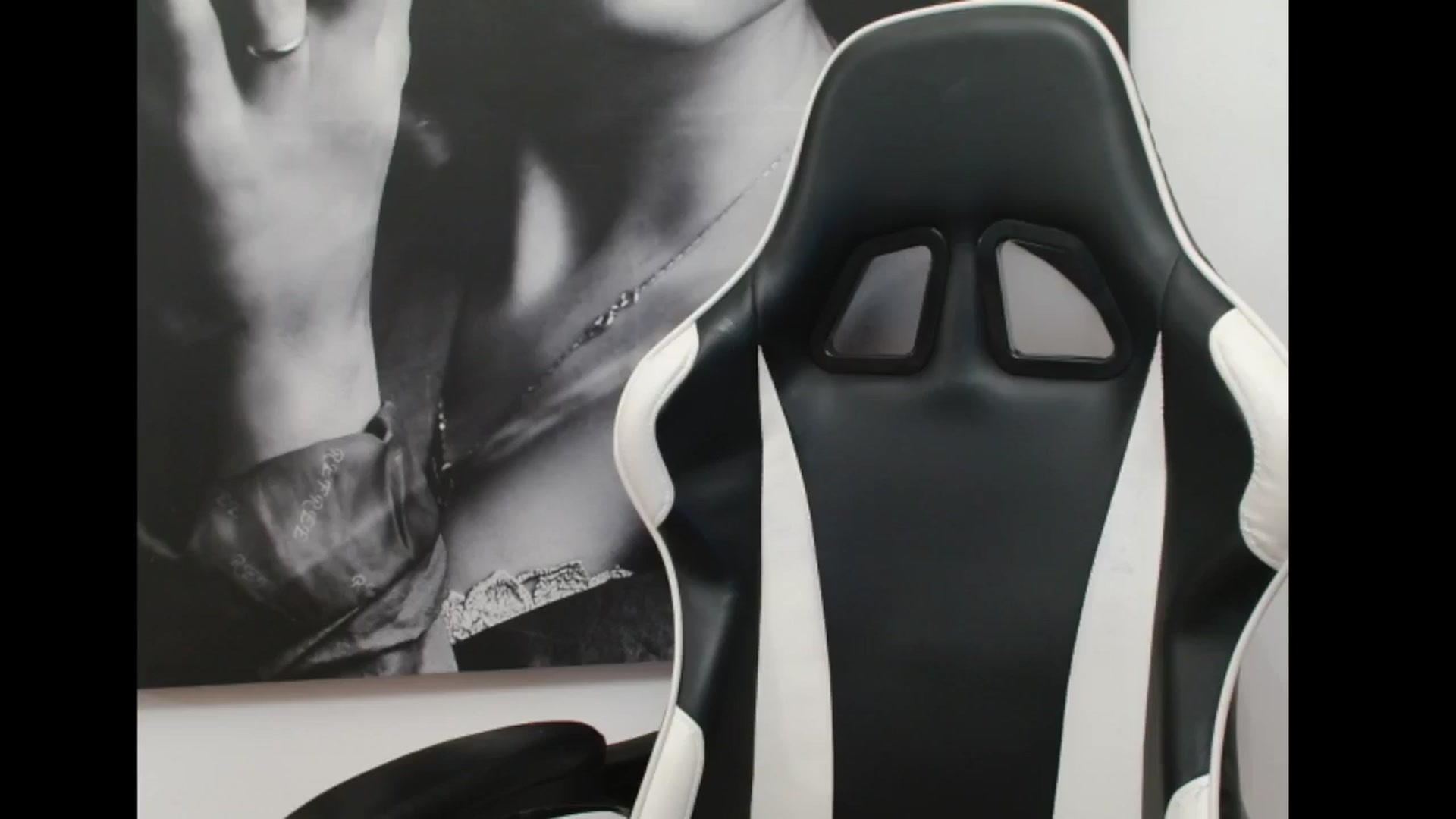 Gallery image thumbnail from MissDafina's myfreecams stream on, 11/09/2024, 14:46 image 15 of 20