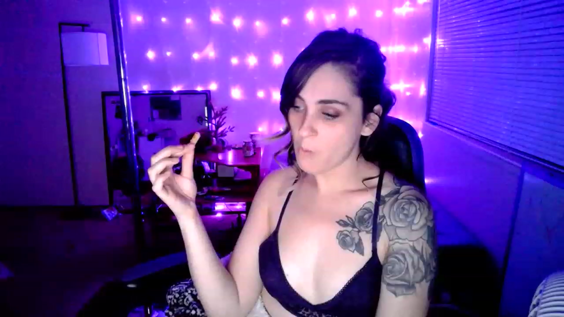Gallery image thumbnail from MissDaliah's myfreecams stream on, 12/11/2022, 08:17 image 7 of 20