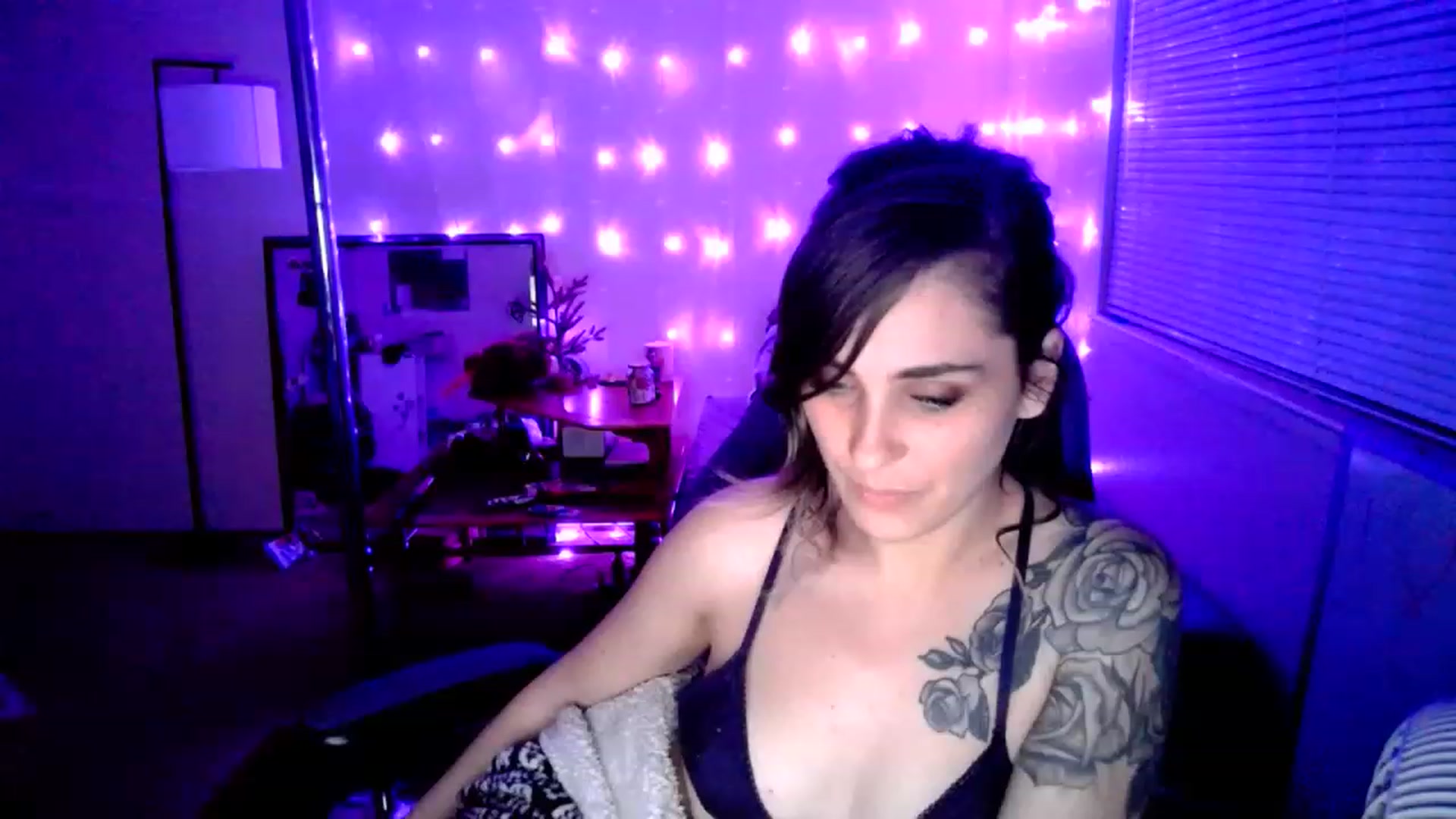 Gallery image thumbnail from MissDaliah's myfreecams stream on, 12/11/2022, 08:17 image 13 of 20