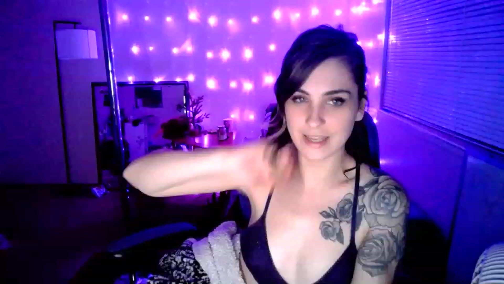 Gallery image thumbnail from MissDaliah's myfreecams stream on, 12/11/2022, 08:17 image 9 of 20