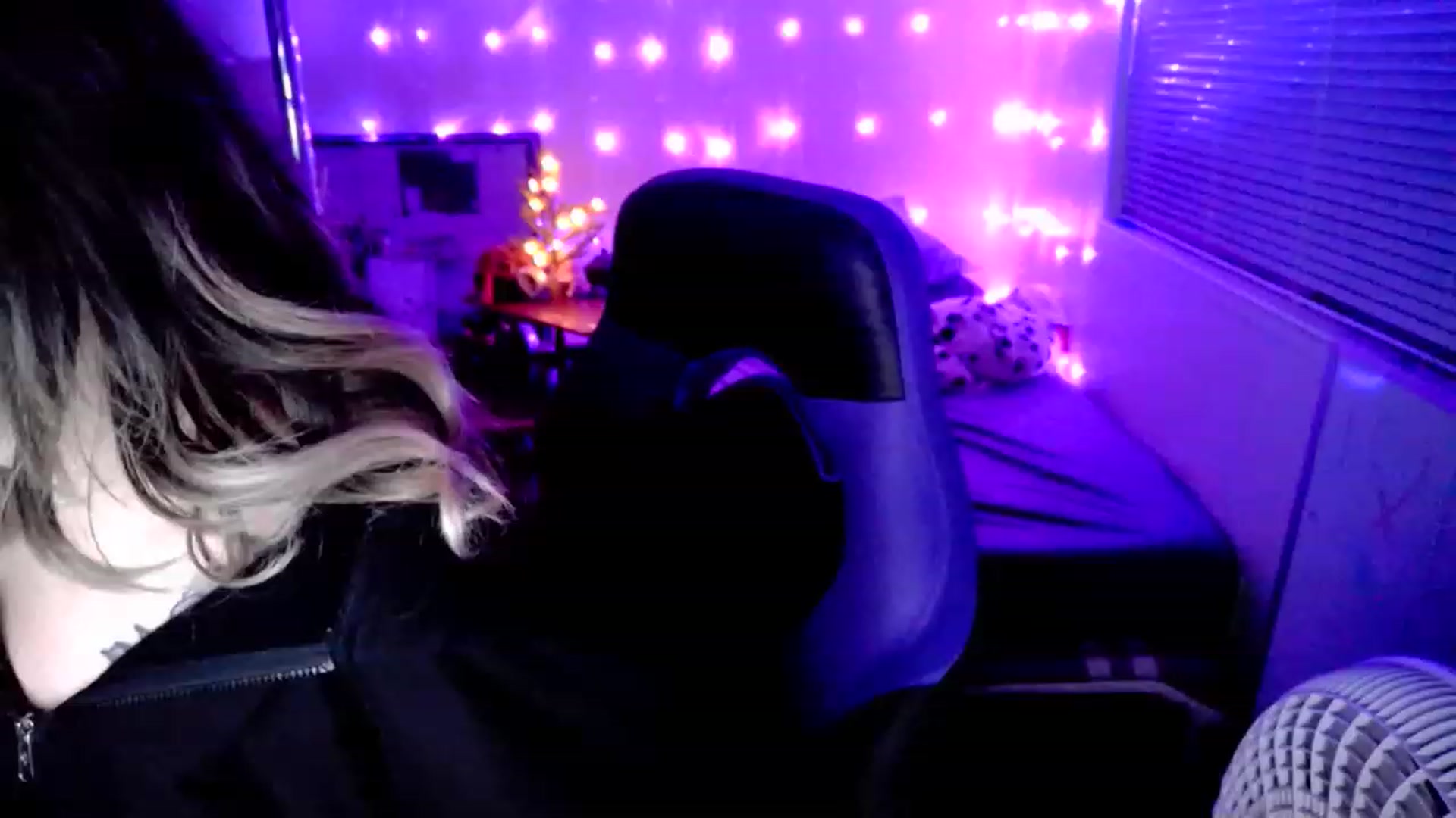 Gallery image thumbnail from MissDaliah's myfreecams stream on, 12/15/2022, 08:53 image 10 of 20