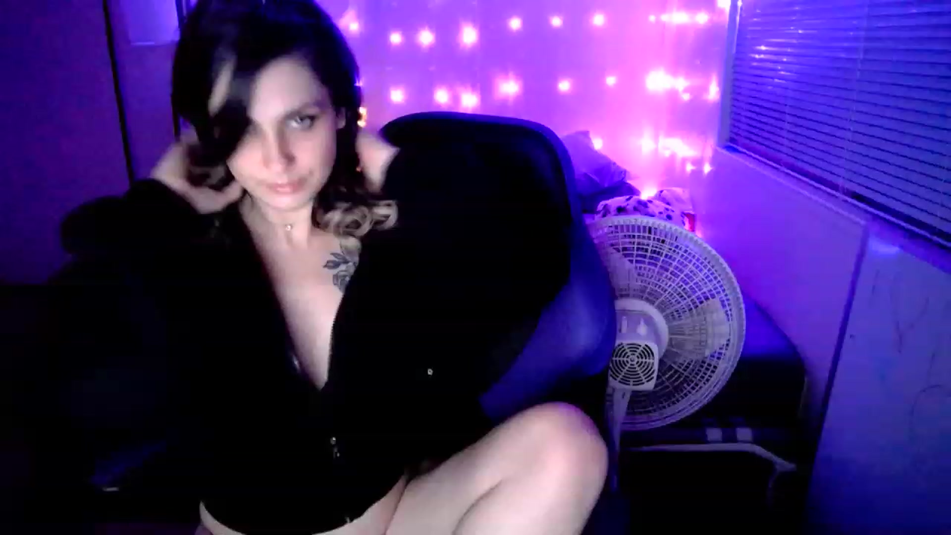 Gallery image thumbnail from MissDaliah's myfreecams stream on, 12/15/2022, 08:53 image 1 of 20