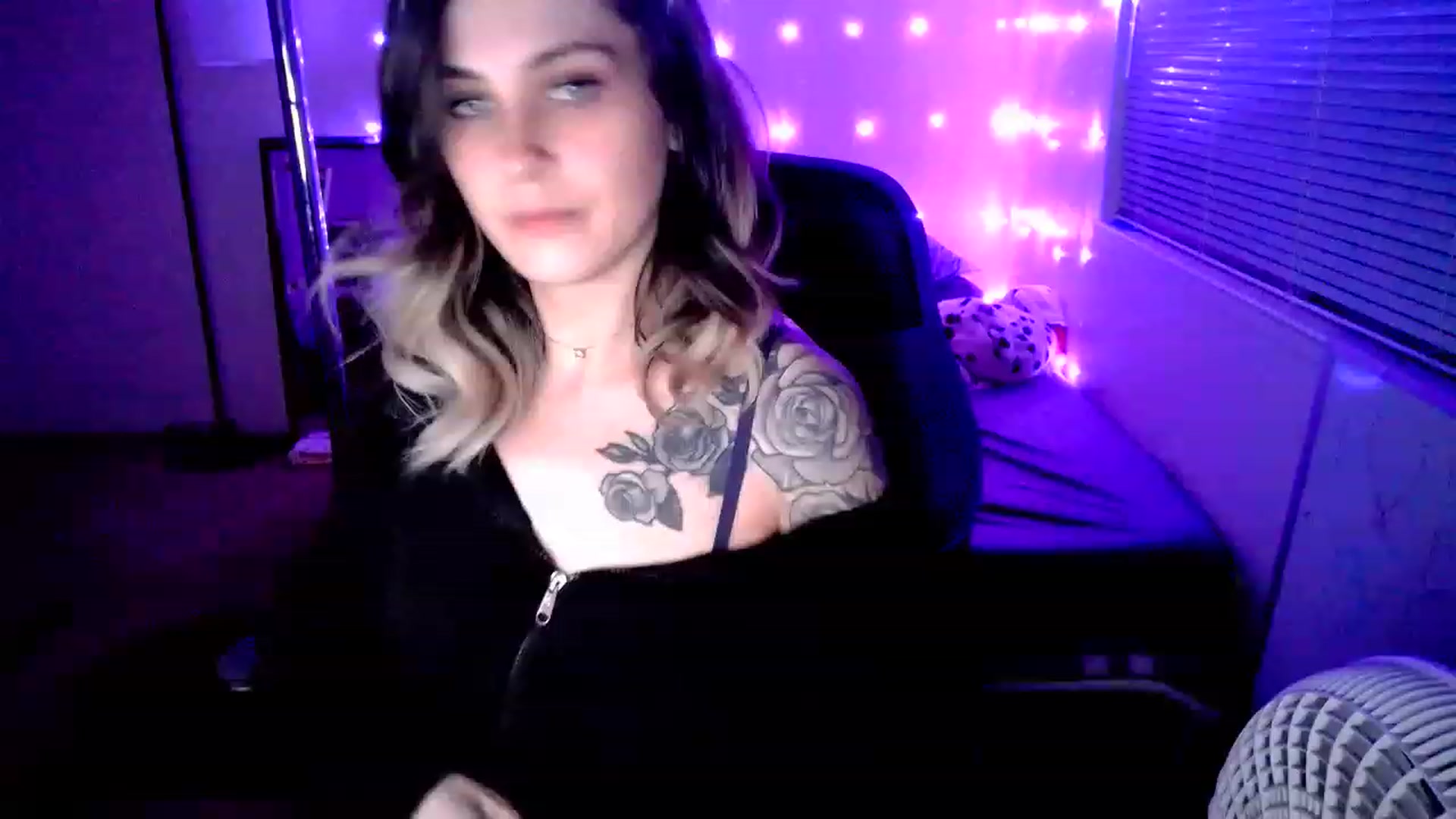 Gallery image thumbnail from MissDaliah's myfreecams stream on, 12/15/2022, 08:53 image 13 of 20