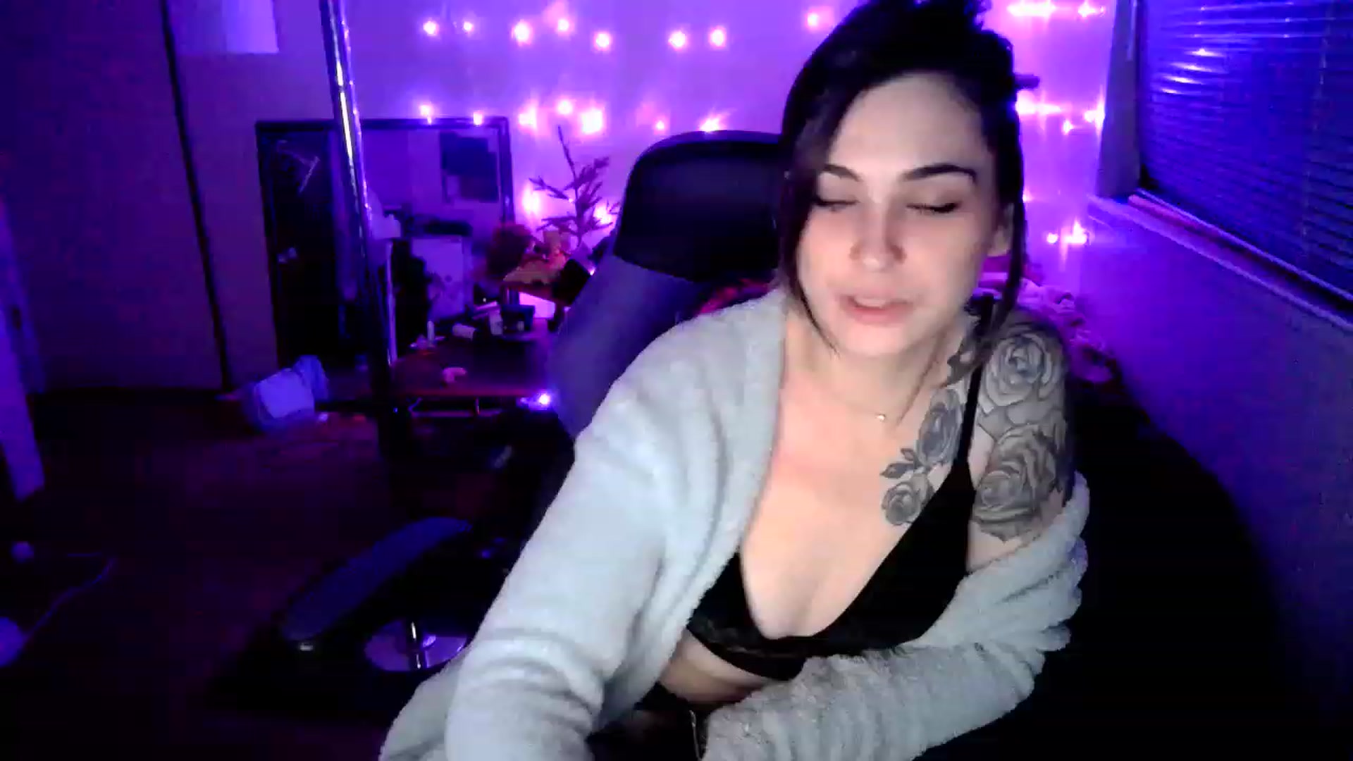 Gallery image thumbnail from MissDaliah's myfreecams stream on, 01/04/2023, 09:40 image 3 of 20
