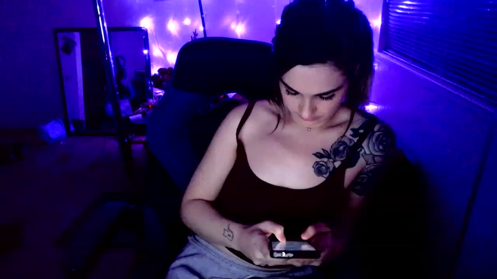 Gallery image thumbnail from MissDaliah's myfreecams stream on, 01/16/2023, 07:27 image 17 of 20