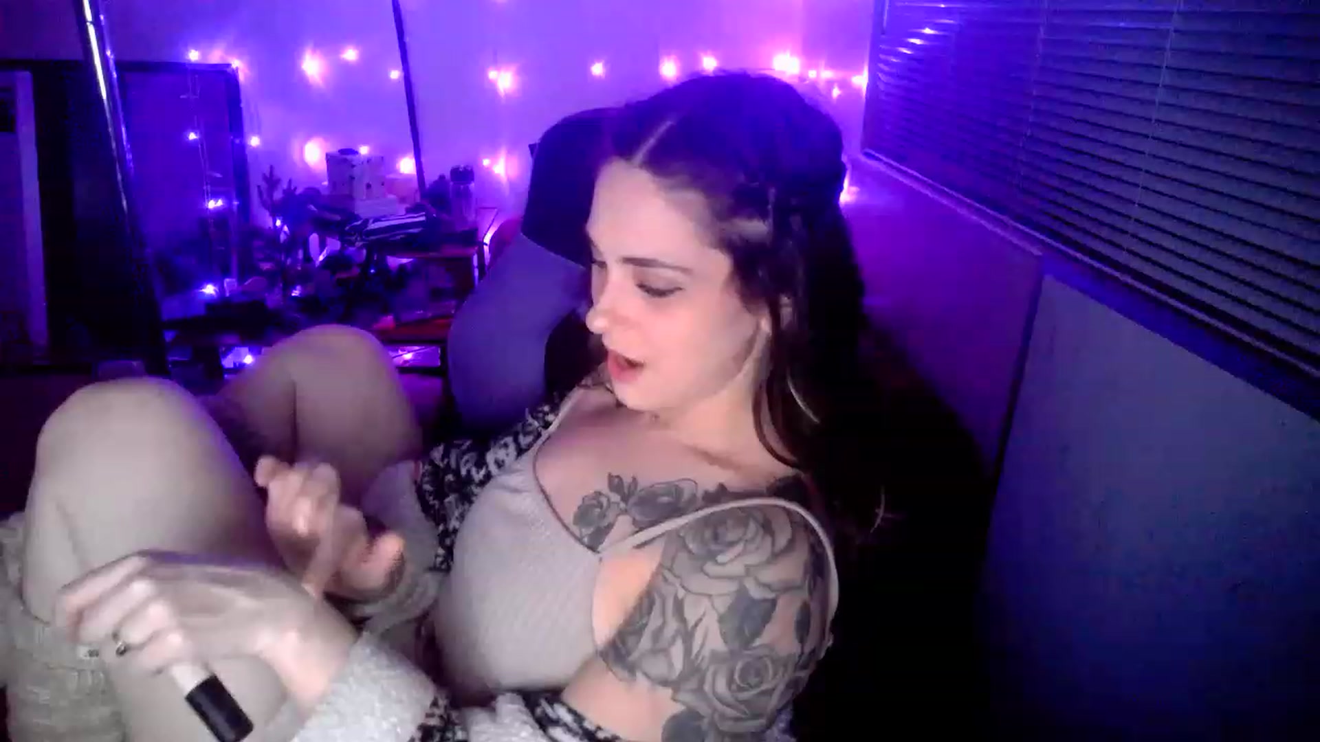 Gallery image thumbnail from MissDaliah's myfreecams stream on, 02/10/2023, 08:41 image 10 of 20