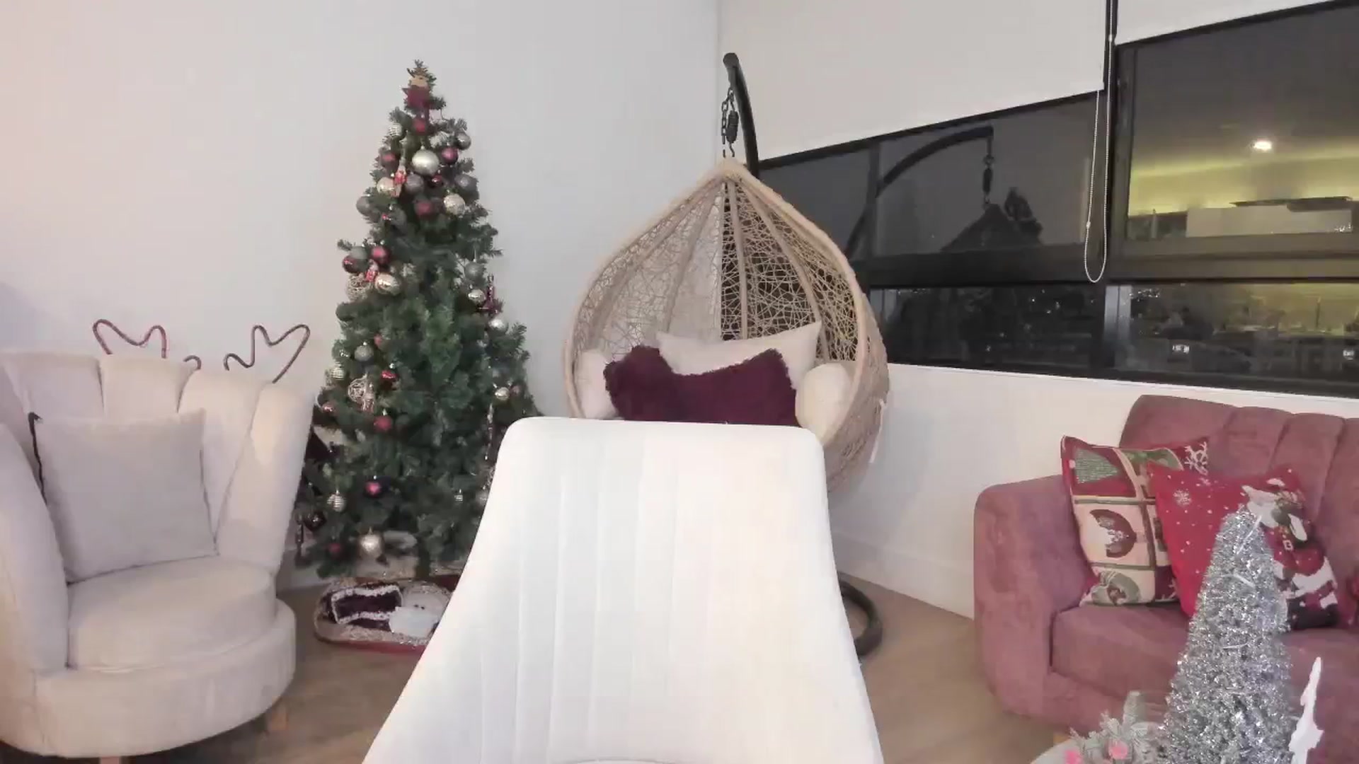 Gallery image thumbnail from MissDanii's myfreecams stream on, 12/25/2025, 10:13 image 19 of 20