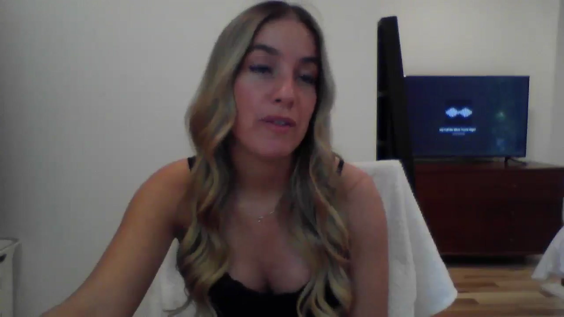 Gallery image thumbnail from MissDelphine's myfreecams stream on, 05/27/2025, 15:02 image 13 of 20