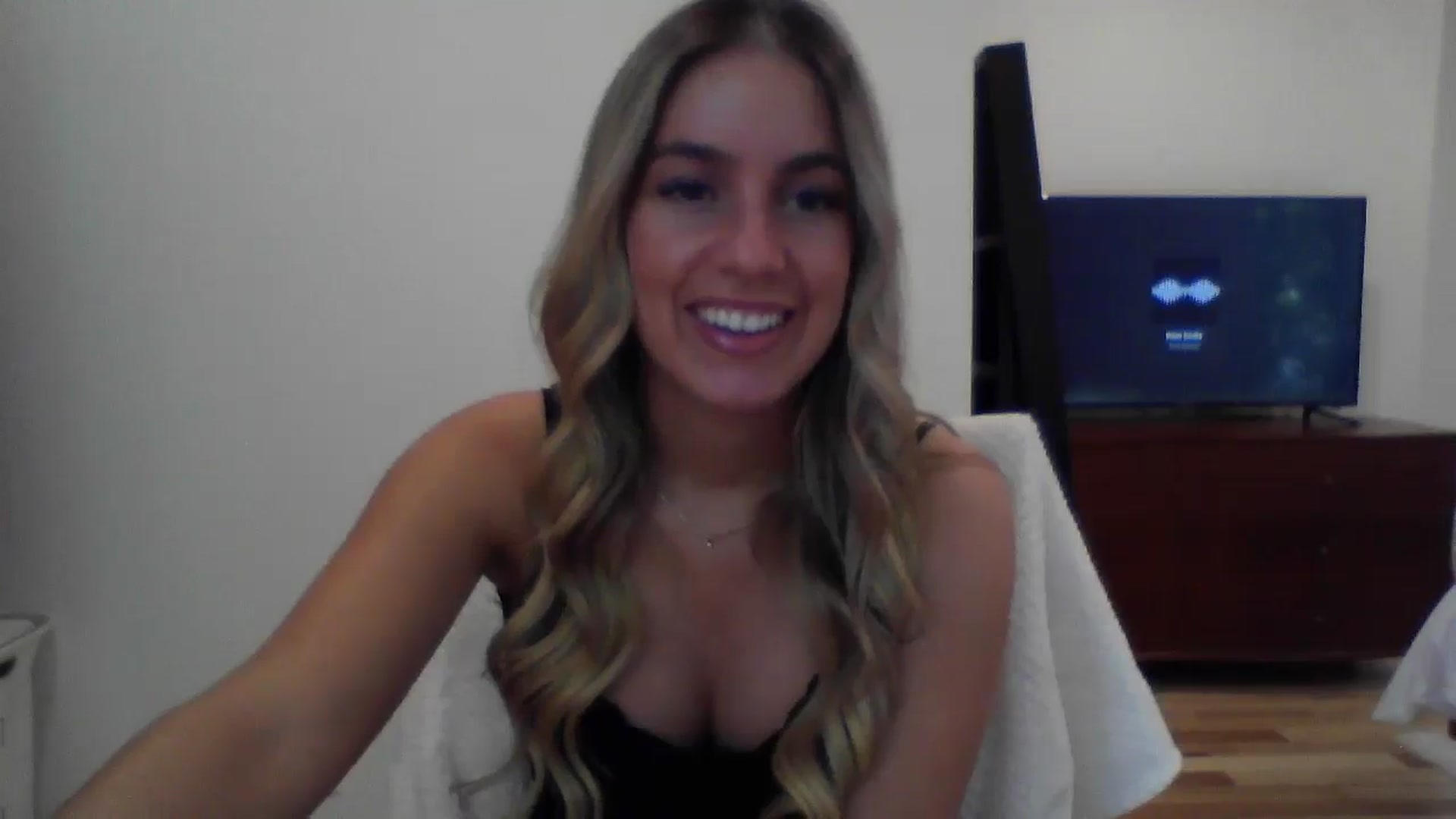 Gallery image thumbnail from MissDelphine's myfreecams stream on, 05/27/2025, 15:02 image 8 of 20