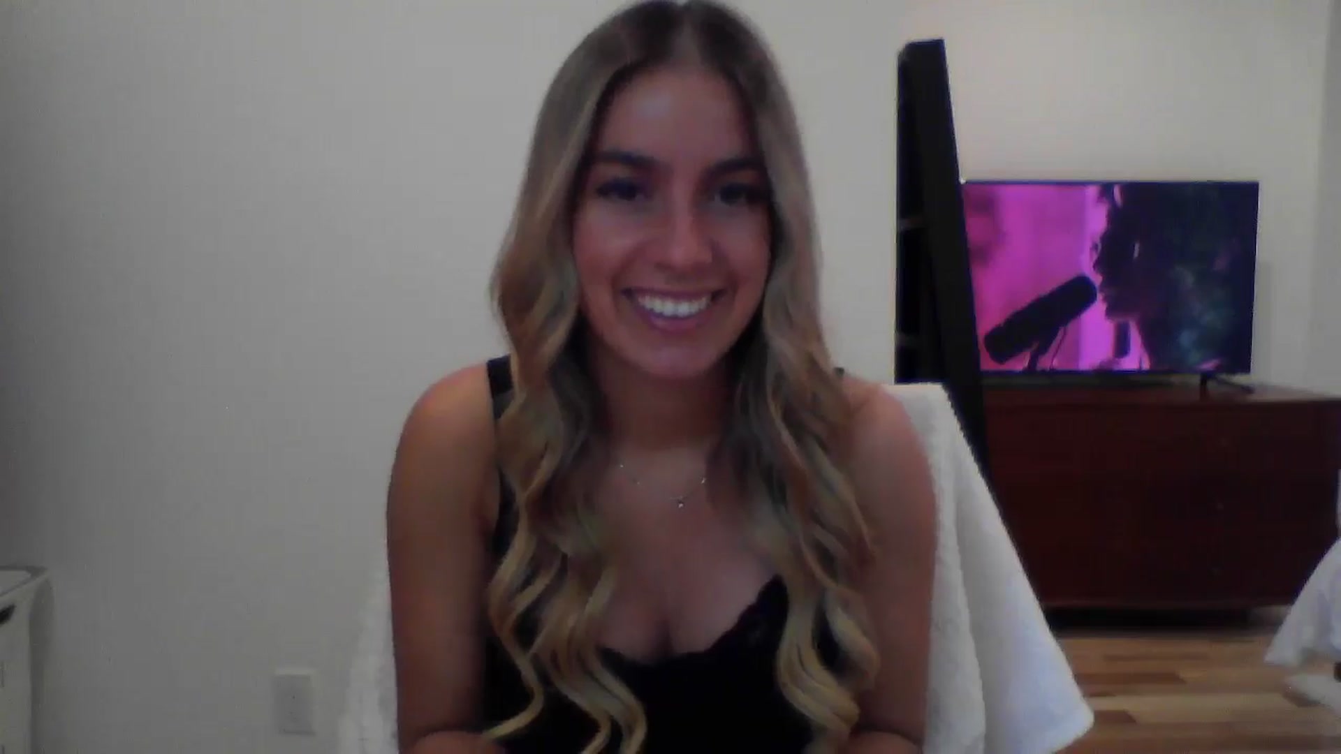Gallery image thumbnail from MissDelphine's myfreecams stream on, 05/27/2025, 15:02 image 20 of 20