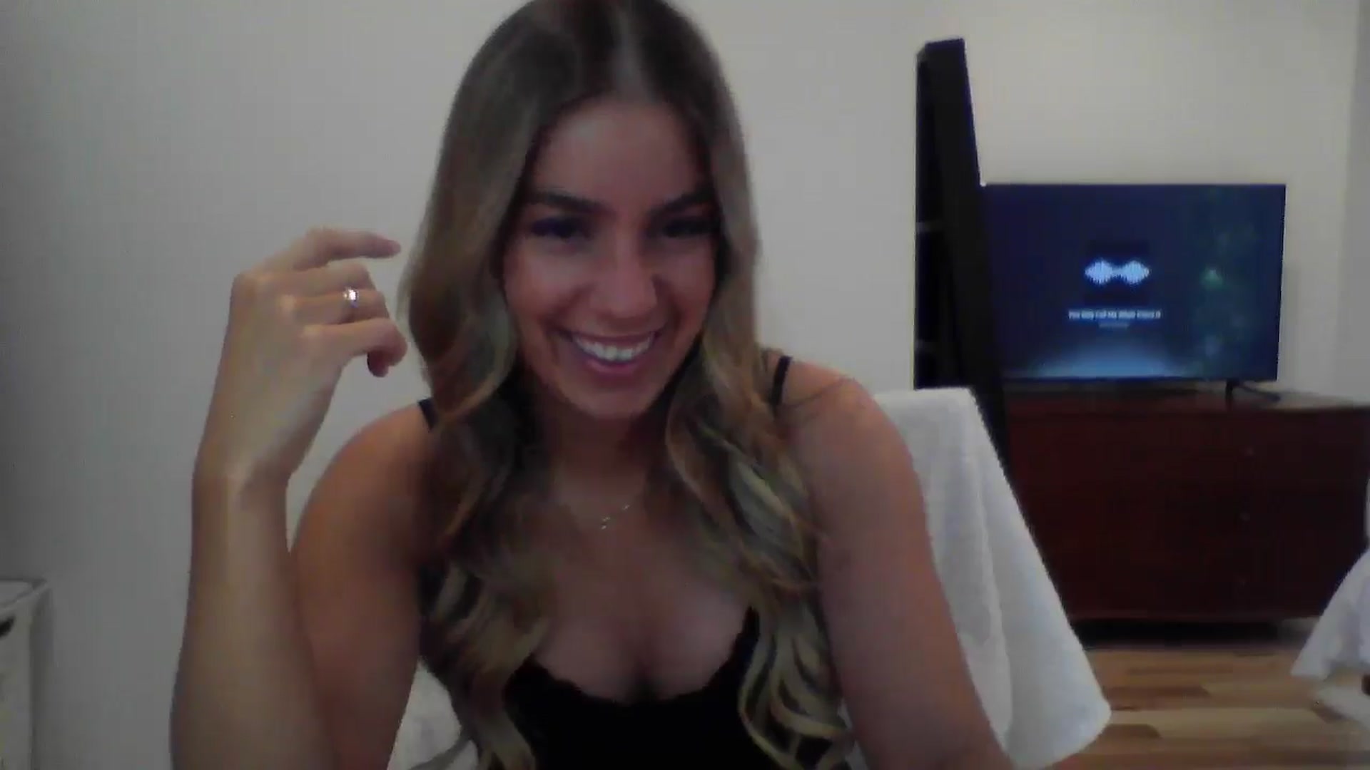 Gallery image thumbnail from MissDelphine's myfreecams stream on, 05/27/2025, 15:02 image 12 of 20