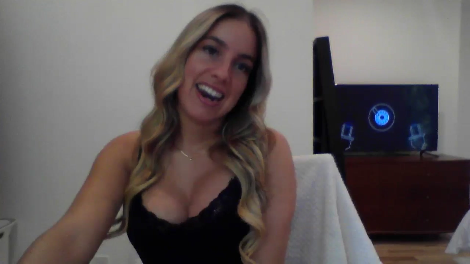 Gallery image thumbnail from MissDelphine's myfreecams stream on, 05/27/2025, 15:02 image 4 of 20