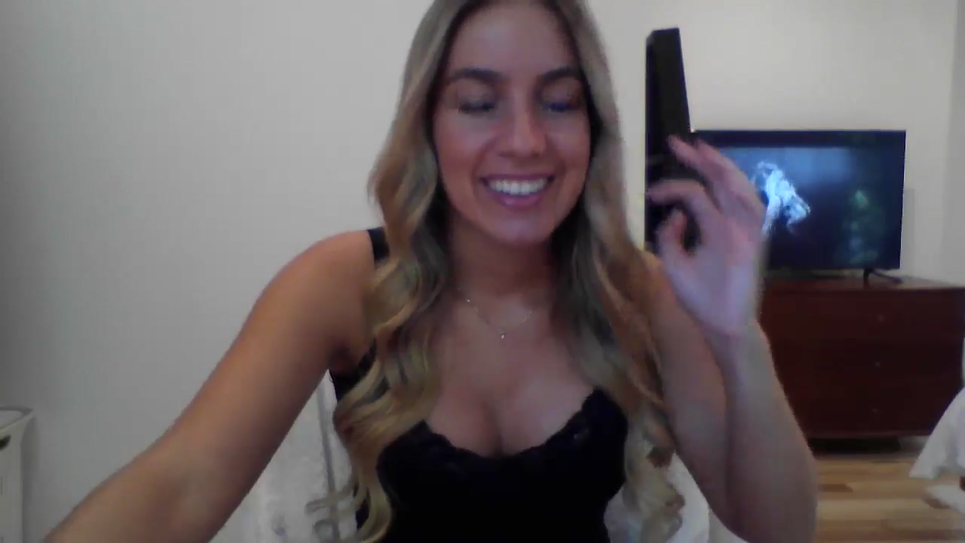 Gallery image thumbnail from MissDelphine's myfreecams stream on, 05/27/2025, 15:02 image 17 of 20