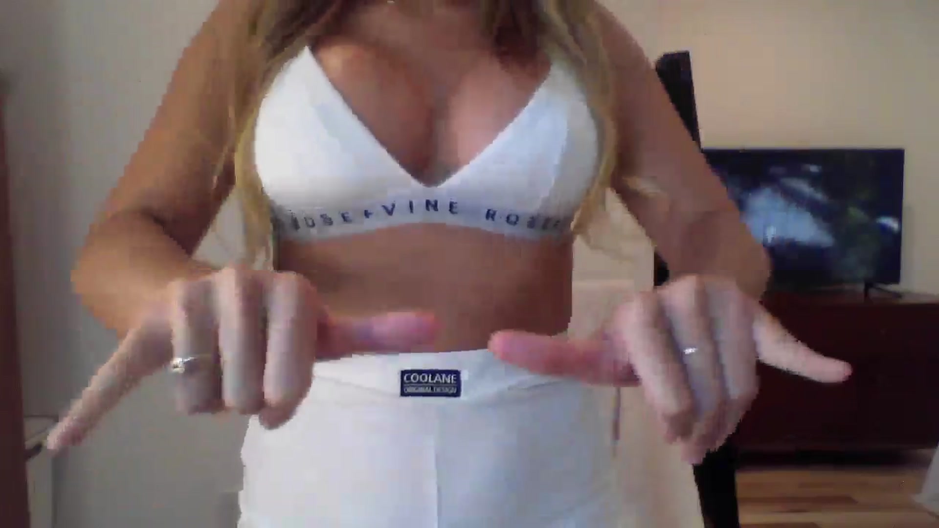 Gallery image thumbnail from MissDelphine's myfreecams stream on, 05/28/2025, 17:23 image 15 of 20