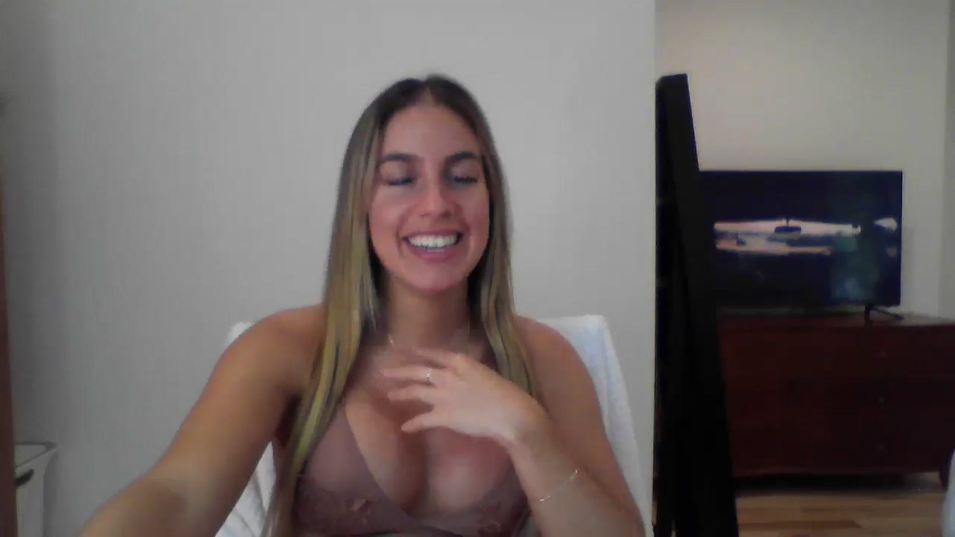 Gallery image thumbnail from MissDelphine's myfreecams stream on, 05/30/2025, 17:07 image 17 of 20
