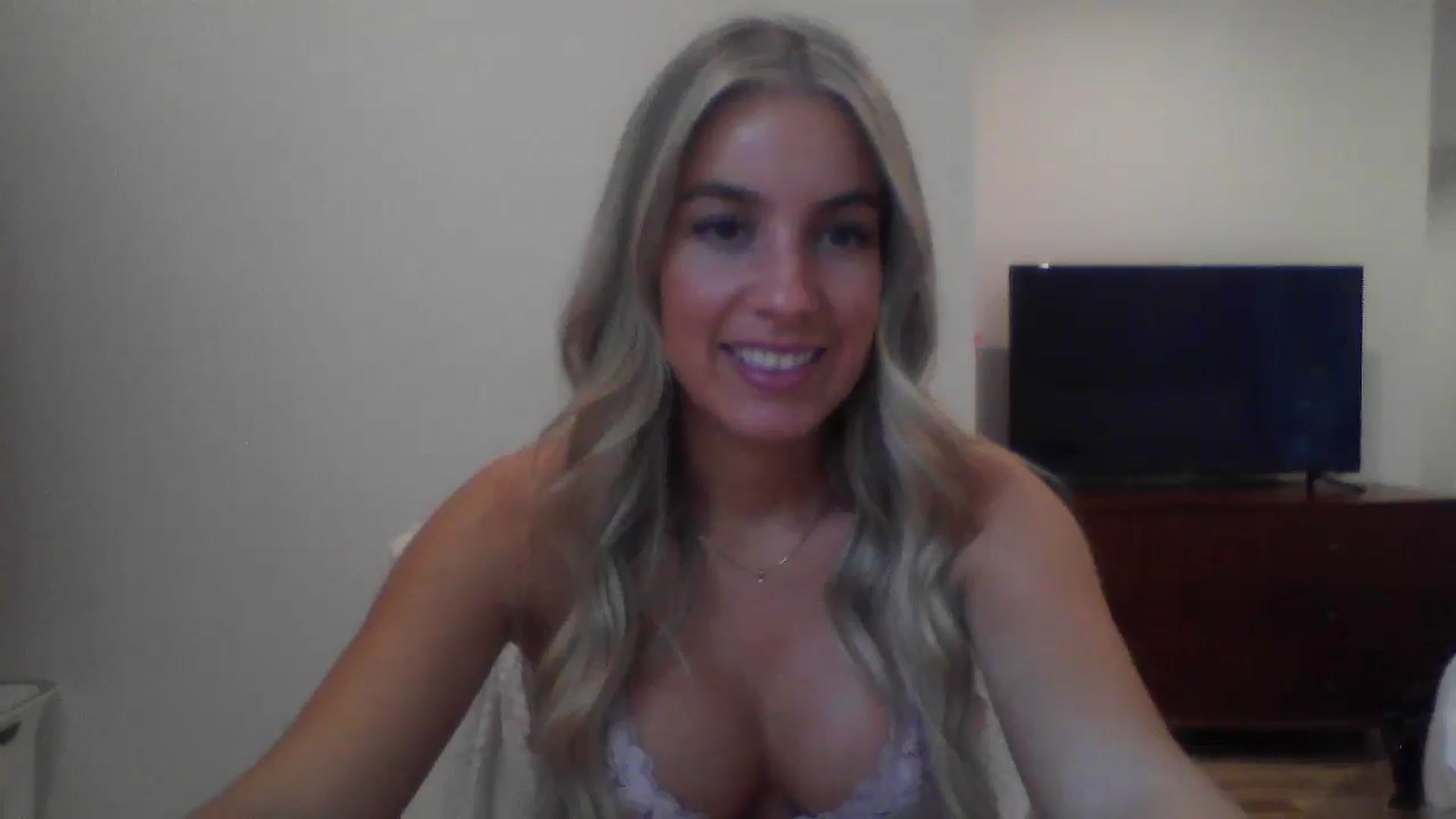 Gallery image thumbnail from MissDelphine's myfreecams stream on, 06/13/2025, 16:40 image 18 of 20