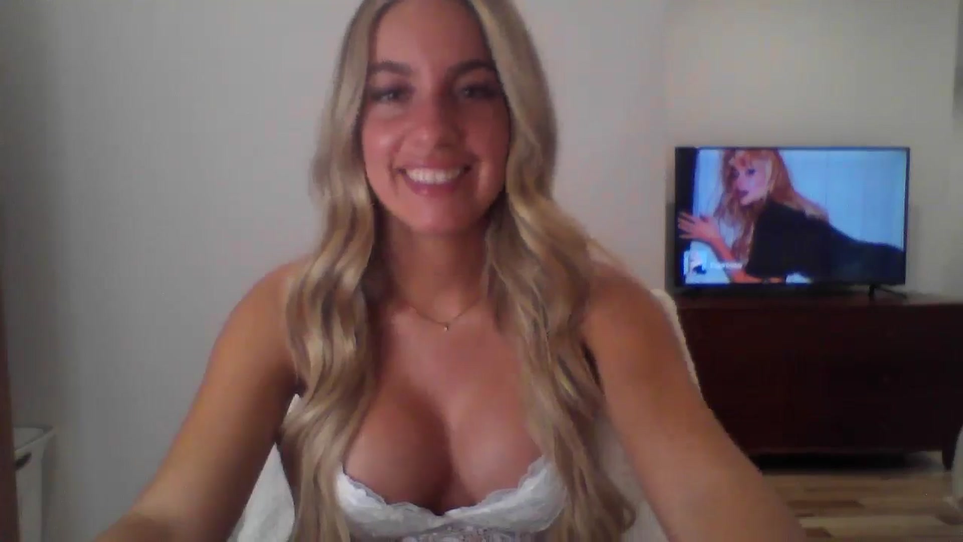 Gallery image thumbnail from MissDelphine's myfreecams stream on, 06/17/2025, 16:39 image 12 of 20